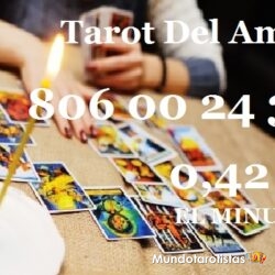 91537332-cartas-del-tarot-femenino-adivinación