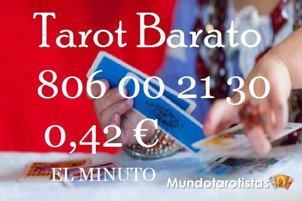 depositphotos_161132924-stock-photo-deck-of-tarot-cards-on