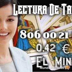 depositphotos_79436016-stock-photo-fortuneteller-during-session-with-tarot