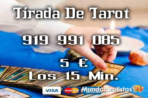 cartas-tarot-extienden-boca-arriba-sobre-superficie-tejida-blanca-bola-cristal-lavanda-velas-minsk-bielorrusia-11-10-2021_349071-2158