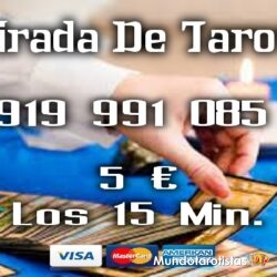 cartas-tarot-extienden-boca-arriba-sobre-superficie-tejida-blanca-bola-cristal-lavanda-velas-minsk-bielorrusia-11-10-2021_349071-2158