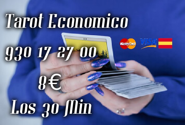 mujer-alto-angulo-leyendo-tarot_23-2150396515