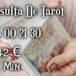 depositphotos_161132924-stock-photo-deck-of-tarot-cards-on