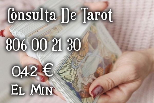 depositphotos_161132924-stock-photo-deck-of-tarot-cards-on